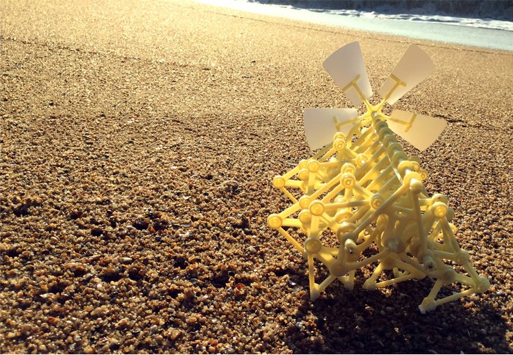 Windbetriebenes Mini Strandbeest Bastelset