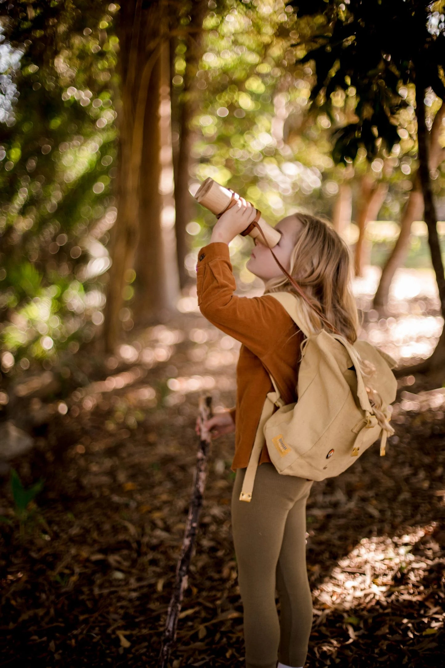 Holzferngläser für Kinder von QToys Australien – Umweltfreundliches Spielzeug zur Entdeckung und Rollenspielen