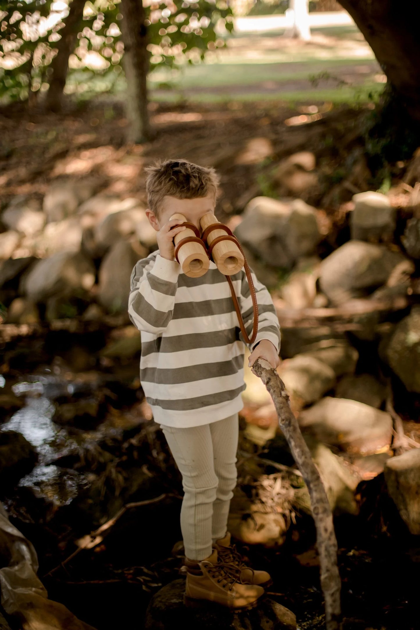 Holzferngläser für Kinder von QToys Australien – Umweltfreundliches Spielzeug zur Entdeckung und Rollenspielen